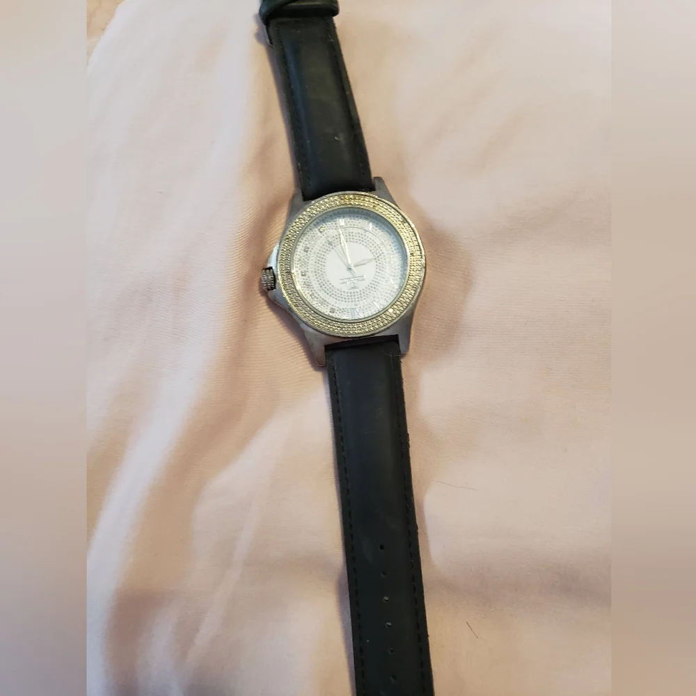 Watch - Picture 2 of 3